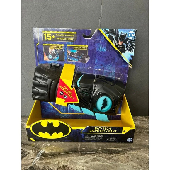 DC Comics BATMAN Interactive Gauntlet 15 Phrases and Sounds,‎ Kids Toys f… - Picture 1 of 2